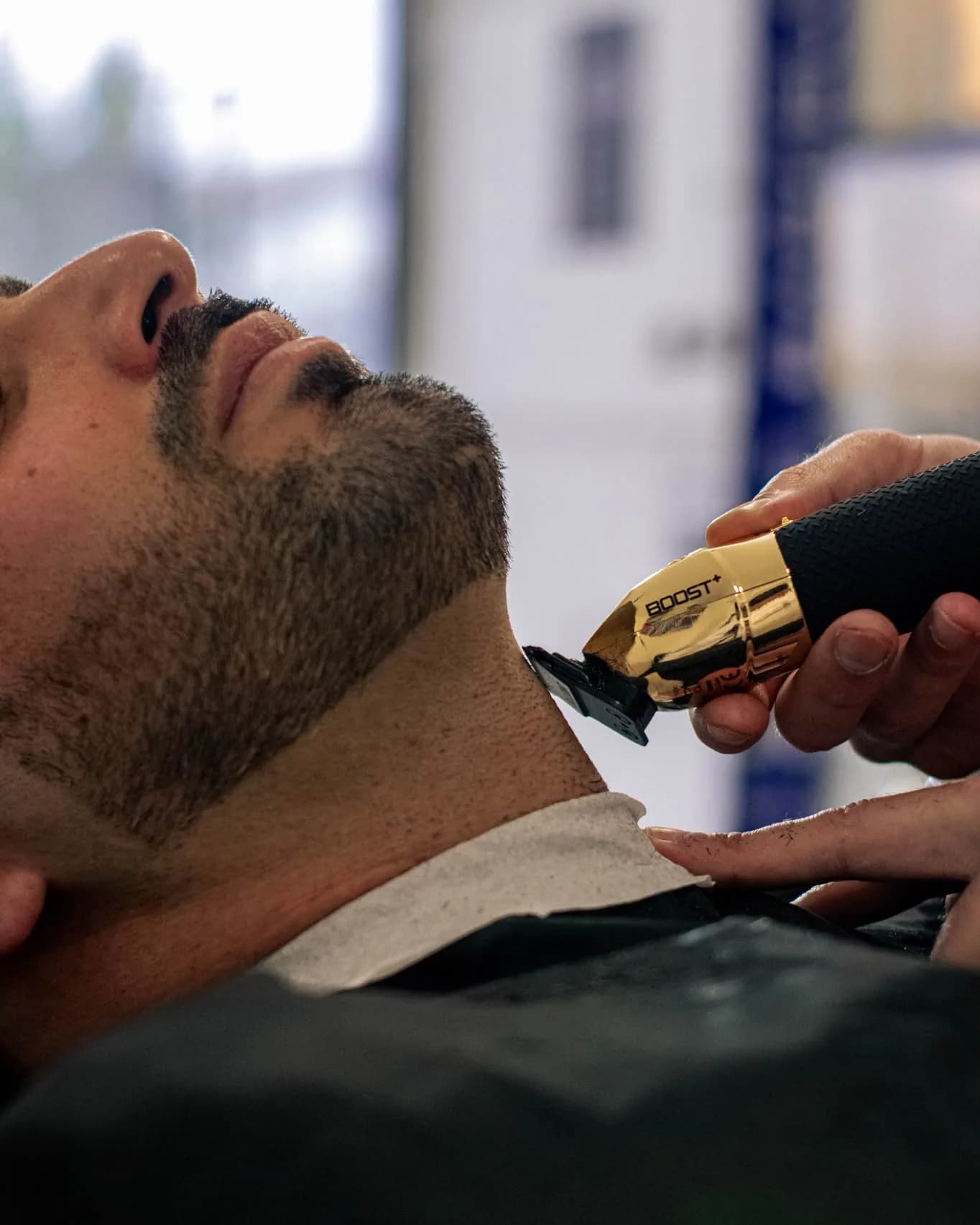 Corte com degradê e textura visto de perfil na LQ19