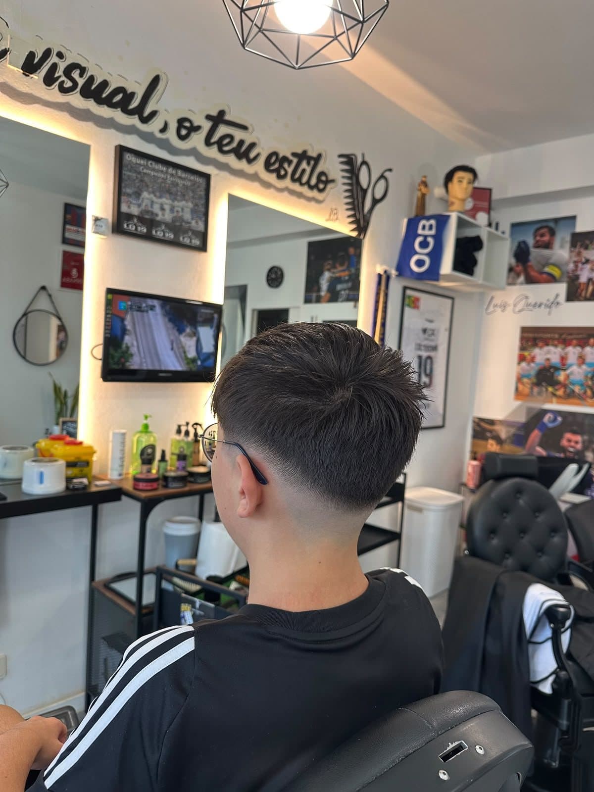 Corte fade visto de trás num cliente da LQ19